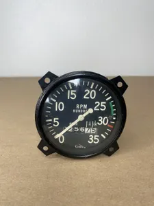 Cessna Tachometer 535A6F (D2216)